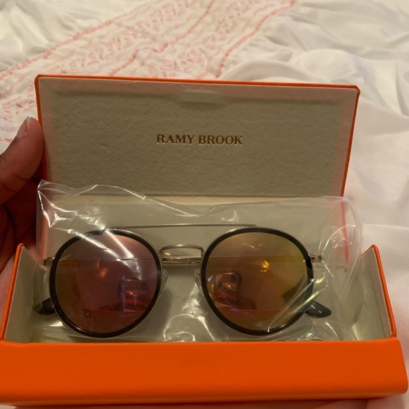 Hey guys, i’m selling my RAMY BROOK glasses. Anyone interested?